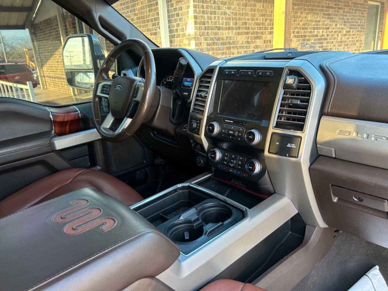 2021 White Ford F-250 SD King Ranch Crew Cab 4WD (1FT8W2BT5ME) with an 6.7L V8 OHV 16V DIESEL engine, 6A transmission, located at 1687 Business 35 S, New Braunfels, TX, 78130, (830) 625-7159, 29.655487, -98.051491 - Photo #3